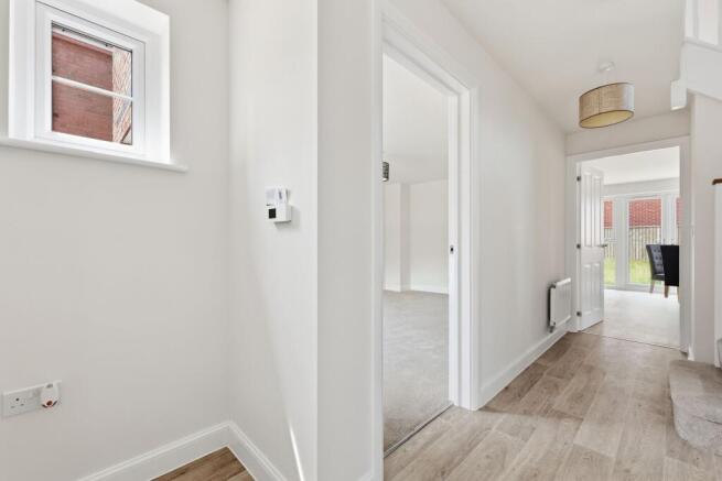 4 bed Detached to rent Image 5
