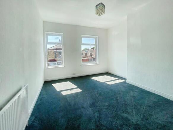 2 bed Terraced to rent Image 7