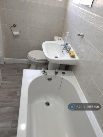 2 bed Terraced to rent Image 6