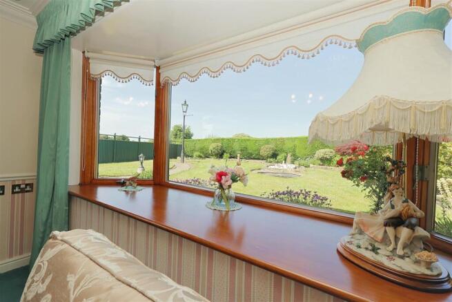 2 bed House for sale Image 6