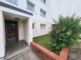 80, Essex Close, Luton LU1 3EJ