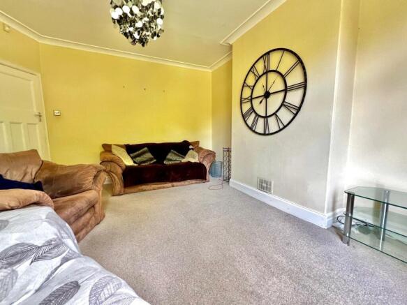 4 bed Semi-Detached to rent Image 4
