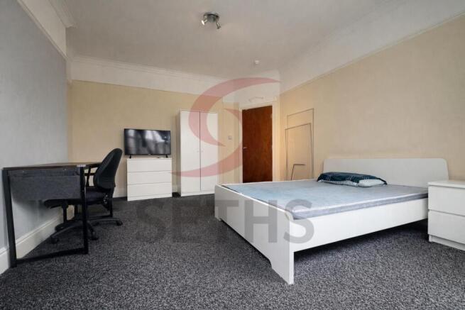 Bedroom 1.jpg