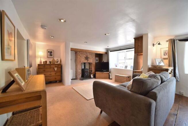 LOUNGE/DINING ROOM