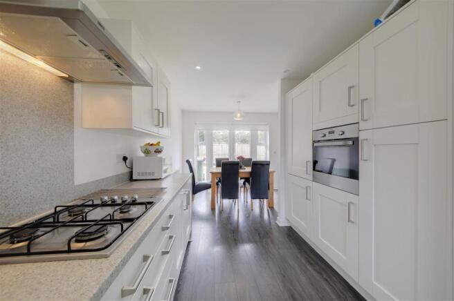L SHAPED KITCHEN \ DINER \ FAMILY ROOM