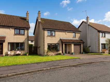 10 Station Rise, Lochwinnoch, PA12 4NA