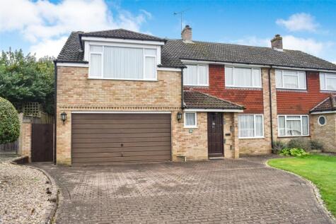 Aylesham Way, Yateley, Hampshire, GU46