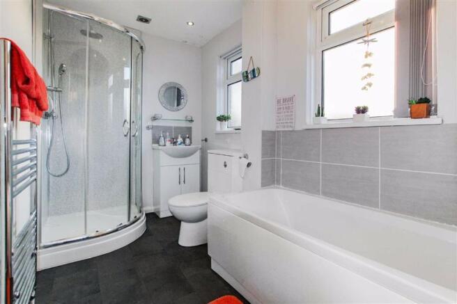 Four Piece Bathroom / WC:
