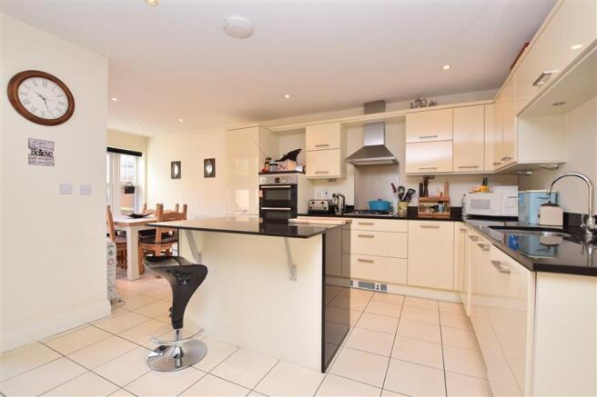 Kitchen / Breakfast Area