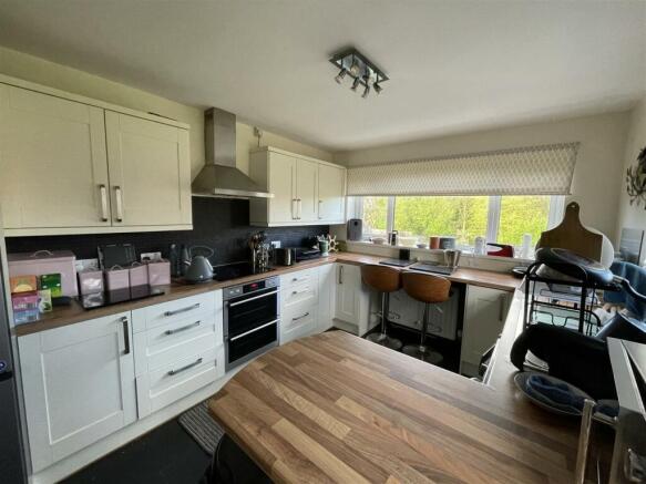 Kitchen/Breakfast Bar