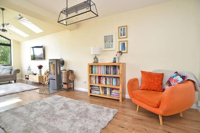 5 bed Detached for sale Image 6