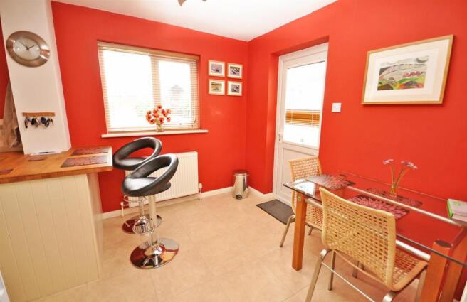 KITCHEN DINING AREA