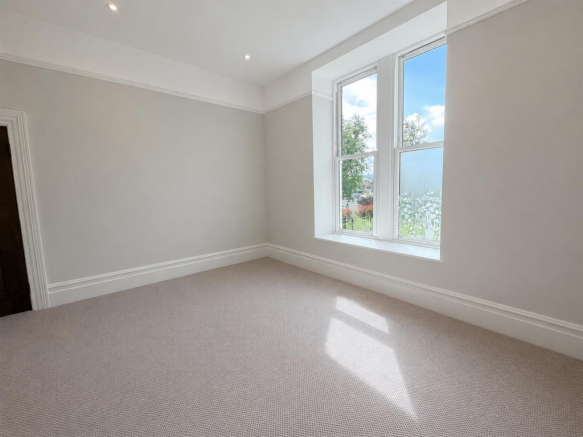 2 bed Apartment to rent Image 9