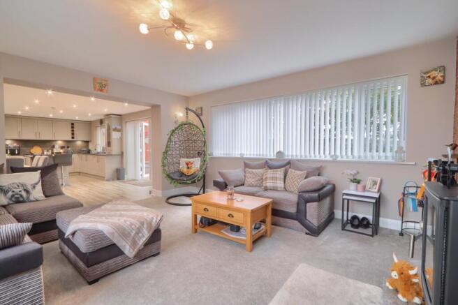 4 bed Detached for sale Image 9
