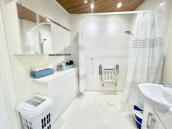 2 bed Flat for sale Image 3