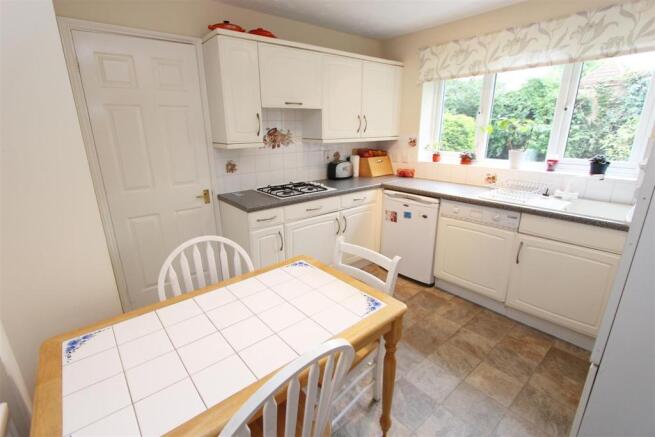 KITCHEN/BREAKFAST RO