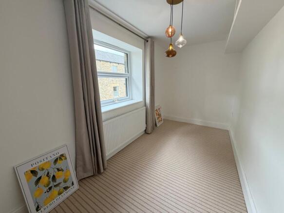 4 bed Semi-Detached to rent Image 12