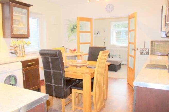 KITCHEN/DINING ROOM
