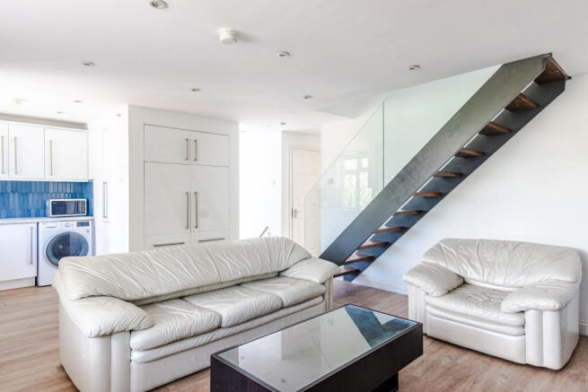 6 bed Semi-Detached for sale Image 8