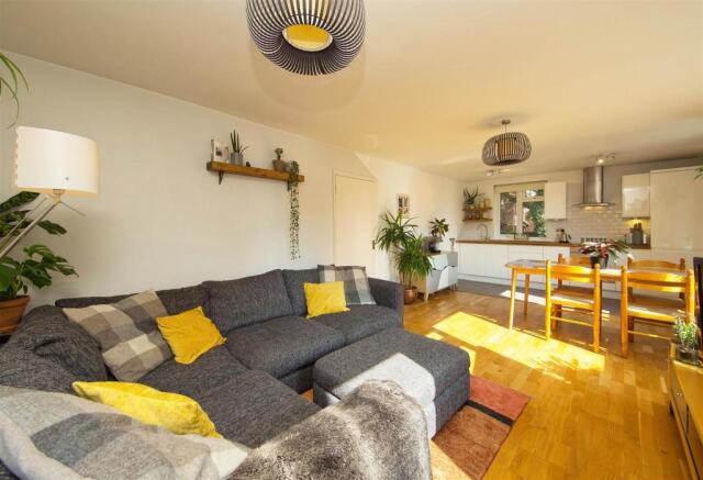 1 Hillside Ct. 2213.jpg