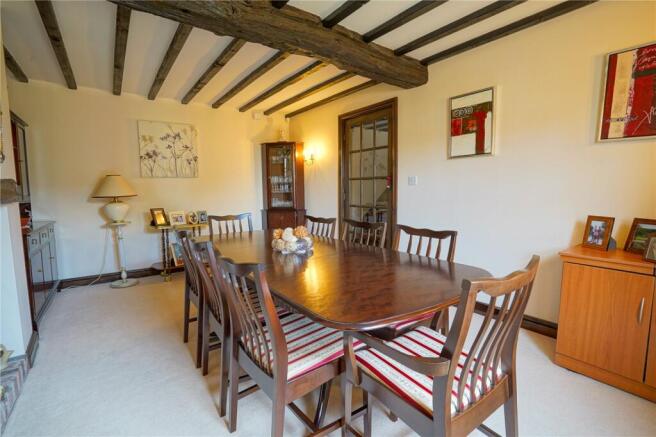 5 bed Detached for sale Image 7