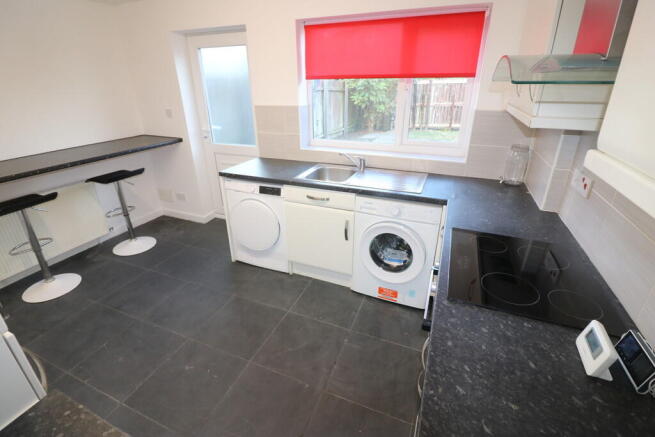 3 bed Semi-Detached to rent Image 7