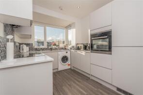 19, Castle Ings Drive, New Farnley, Leeds LS12 5EB