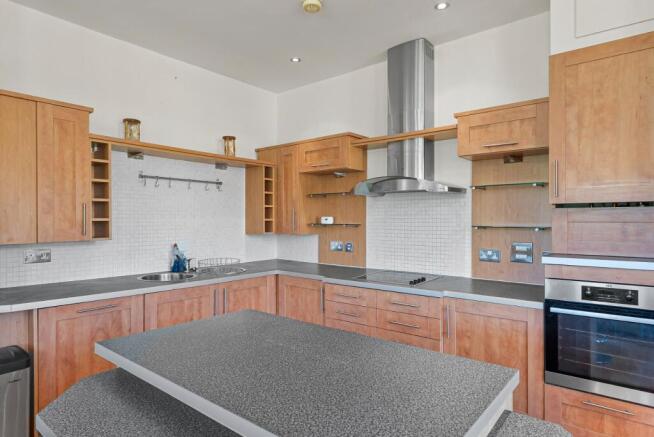 2 bed Flat for sale Image 6