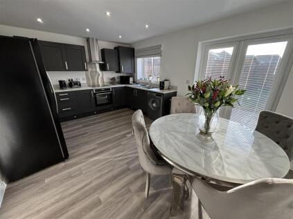 Agar Crescent, Howden