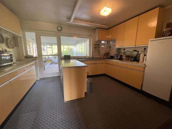 KITCHEN / BREAKFAST ROOM