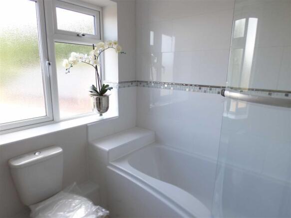 MODERN BATHROOM