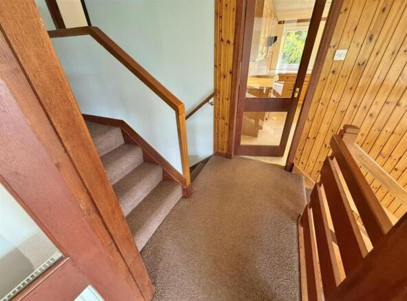 Hallway to kitchen