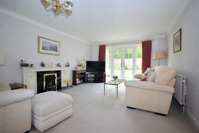 Sitting room 2.jpg