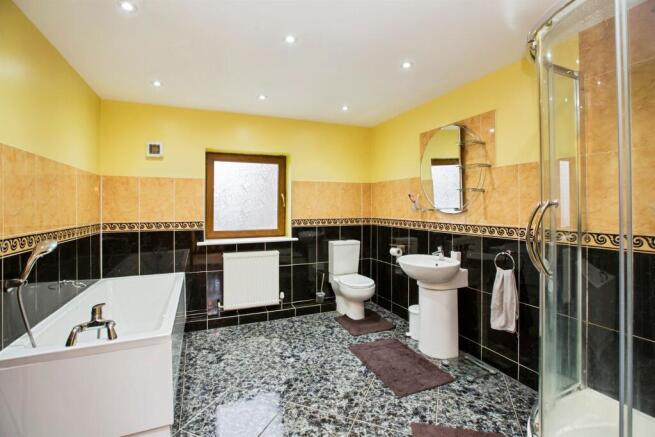 4 bed Detached for sale Image 12