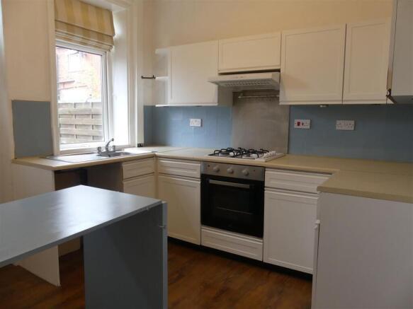 2 bed Terraced to rent Image 4