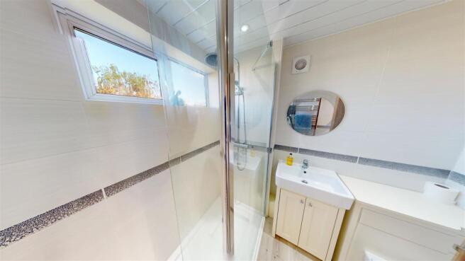 Pinedale Bathroom