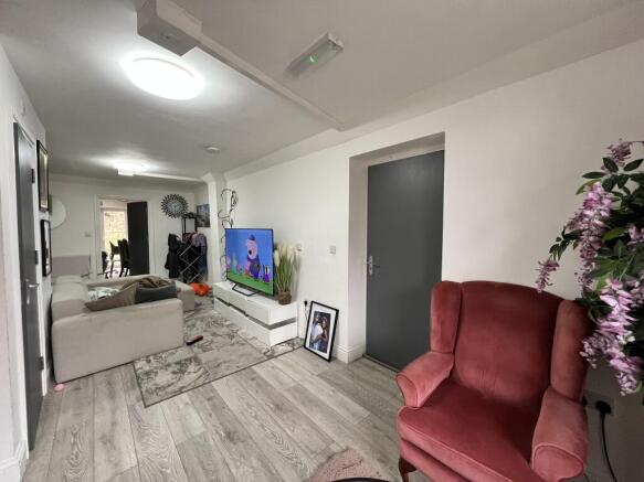 3 bed Apartment for sale Image 4