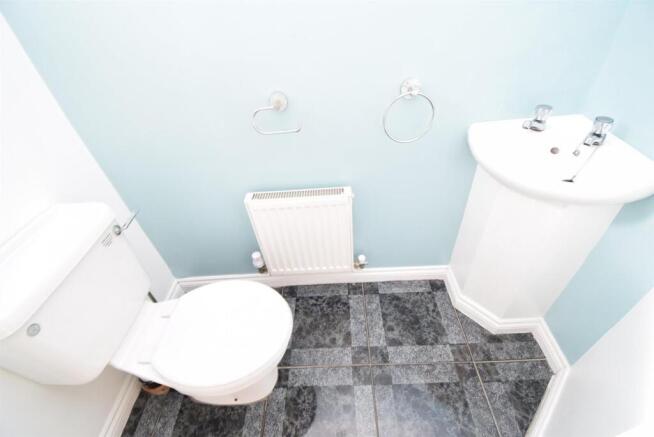 3 bed Semi-Detached to rent Image 8