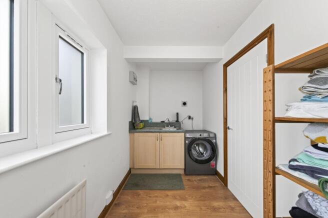 5 bed Detached for sale Image 10