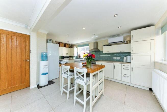 Kitchen pic 2
