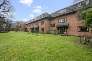 37, Westcombe Lodge Drive, Hayes UB4 8HQ
