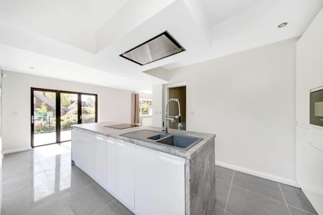 4 bed House for sale Image 4
