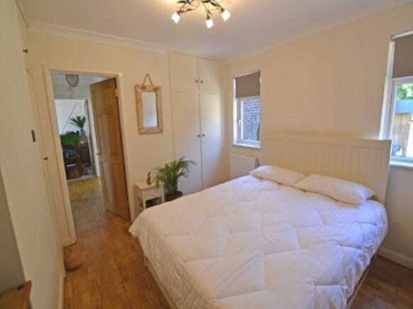 Master bedroom (2)