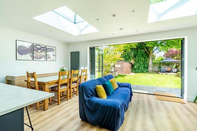 3 bed Semi-Detached for sale Image 12