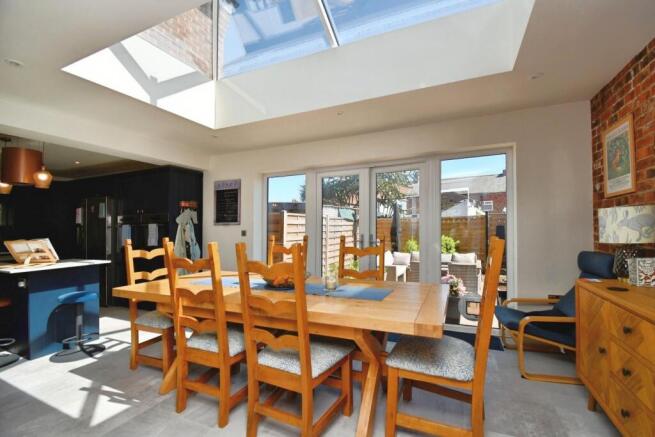 4 bed Detached for sale Image 9
