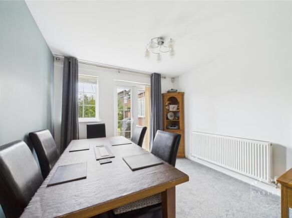 LOUNGE/DINING ROOM
