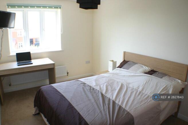 Large Double Bedroom - £685pcm - 30 Sep