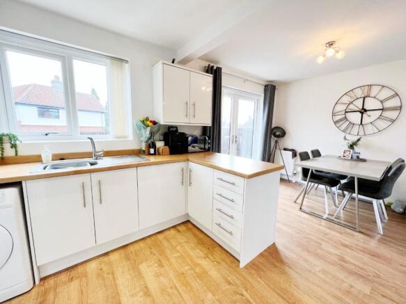 Kitchen pic 4.jpg