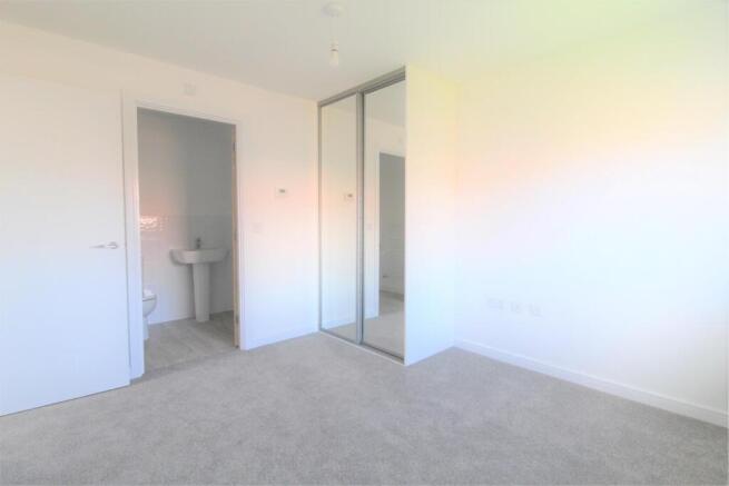 3 bed Semi-Detached to rent Image 7