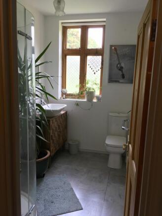 Bathroom 1.jpeg